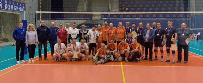 Золотая медаль в чемпионате по волейболу среди мужских команд 40+!